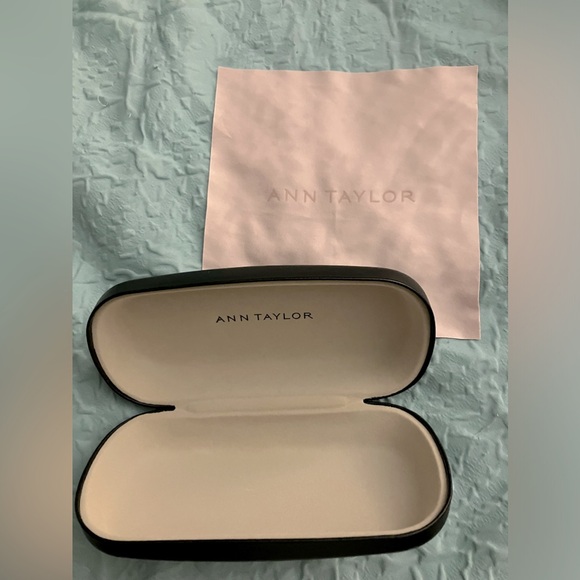 Black Ann Taylor eyeglass case - Picture 3 of 5